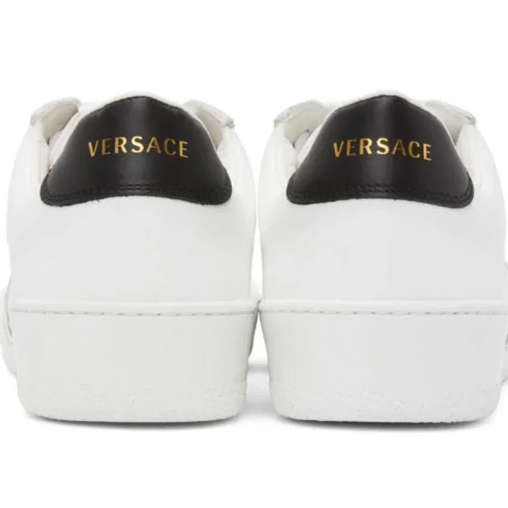 Versace - Picture 2 of 9
